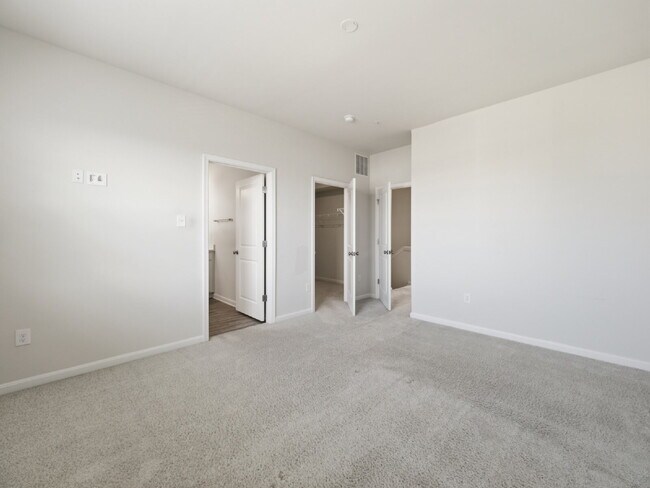 Building Photo - 7055 Delegate Pl