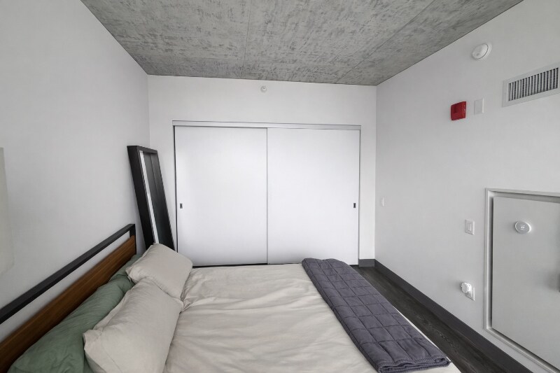 Building Photo - 156 N Elizabeth St