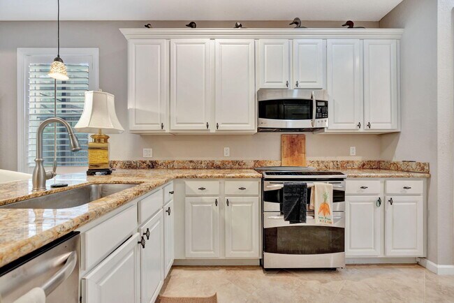 Building Photo - 5859 SE Split Oak Trail