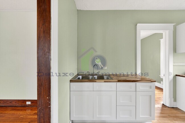 Building Photo - REMODELED 2 BEDROOM!! Move in Ready- Close to Cherry Hill