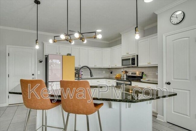 Building Photo - 1044 Mulford Lp