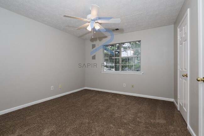 Building Photo - Move in before October 15th and get $100 O...