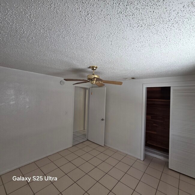 Building Photo - 3302 Bainbridge Dr