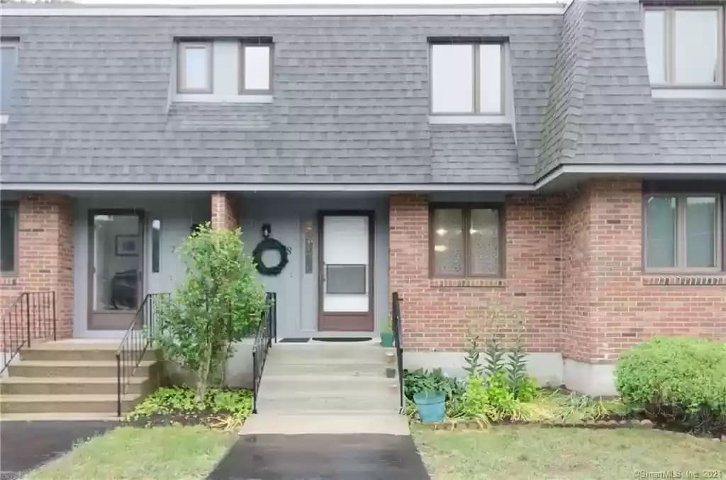 Front - 32 Upper Pattagansett Rd
