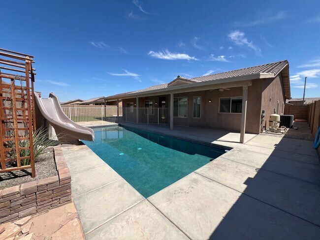 Building Photo - 5 BEDROOM POOL HOME WITH SOLAR!