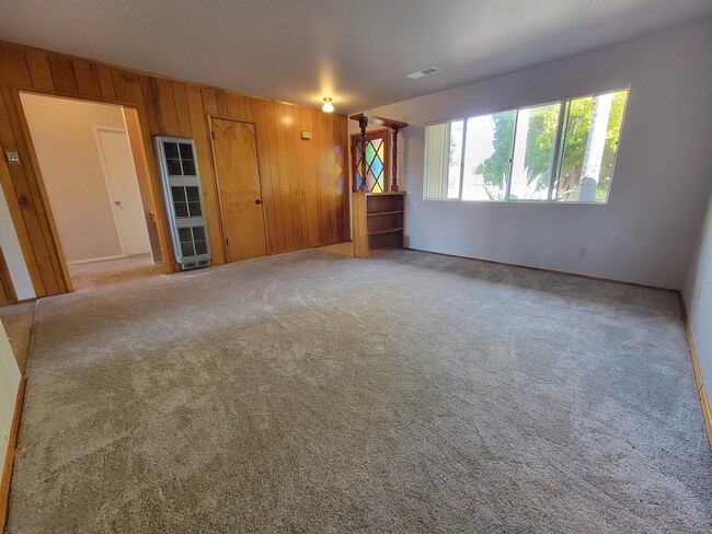 Building Photo - 330 Sky Vista Way