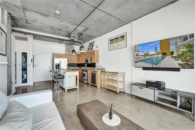 Building Photo - 444 NE 30th St