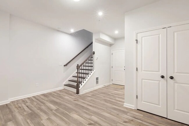 Building Photo - Beautiful Grant Park Townhome Directly on the Atlanta BeltLine w/ City Views!