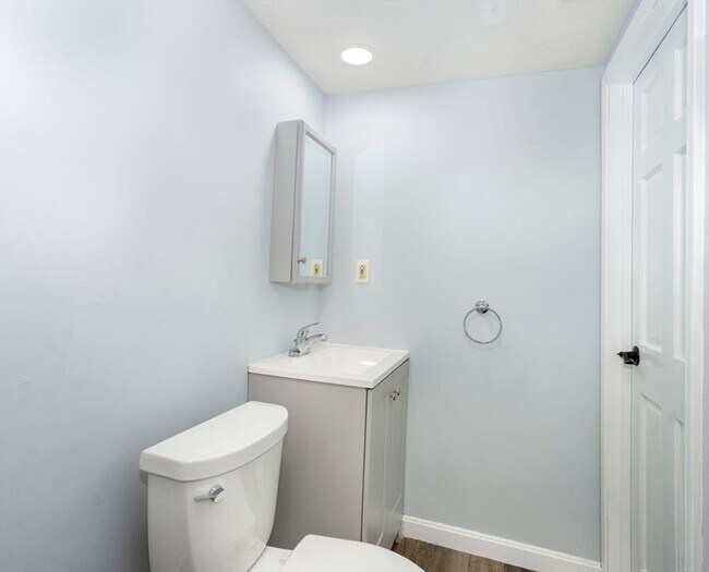 Building Photo - 46 Wyllis Ave