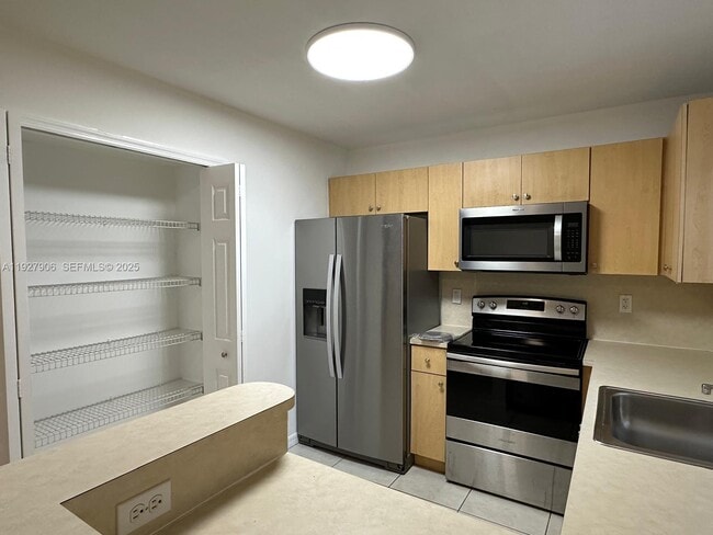 Building Photo - 2911 SE 13th Rd