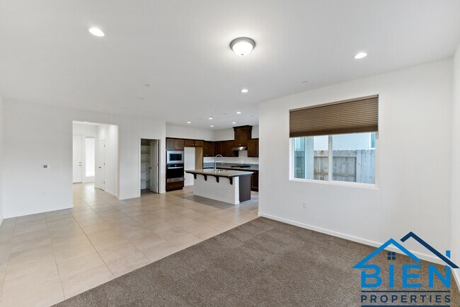 Building Photo - 1227 Las Rosas Ave