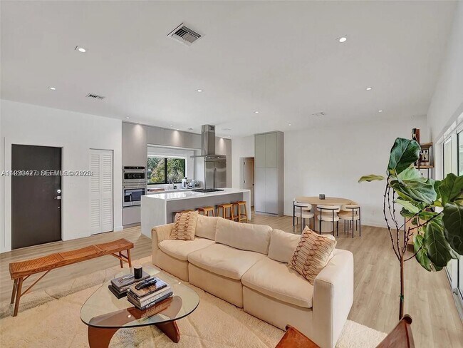 Building Photo - 5705 SW 60th Ave