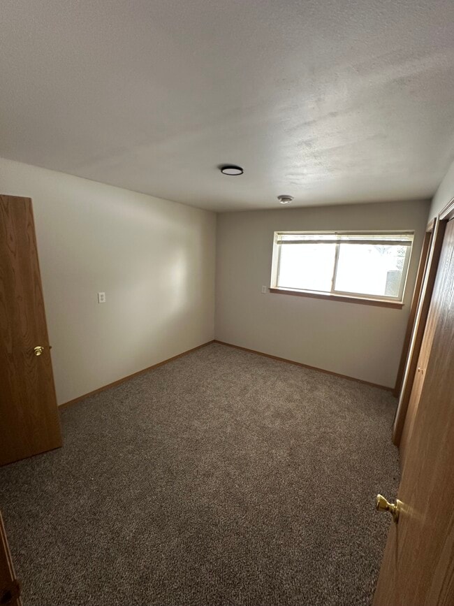 Building Photo - 4405 W Antelope Dr