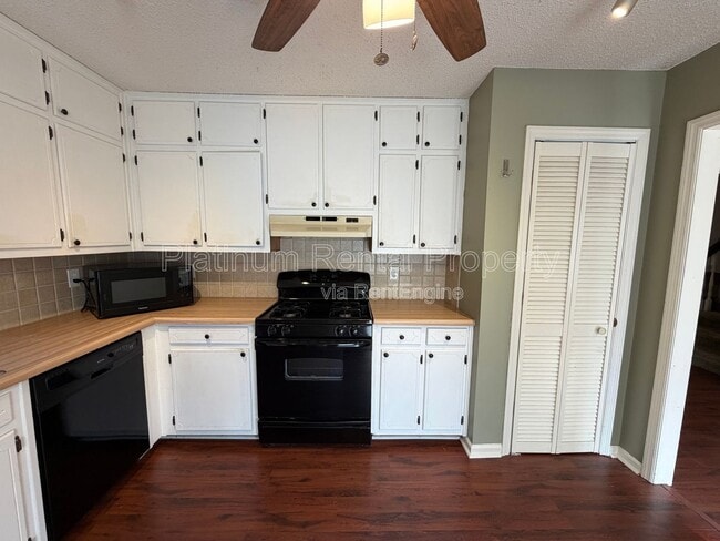 Building Photo - 2063 Winsburg Dr