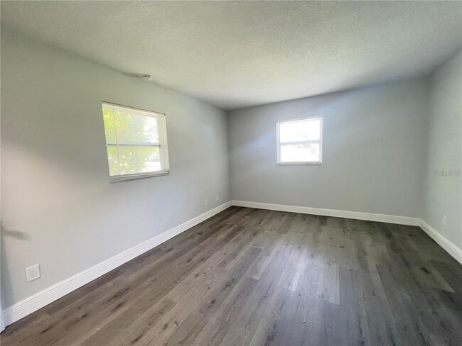 Building Photo - 2920 SE 50th Ct