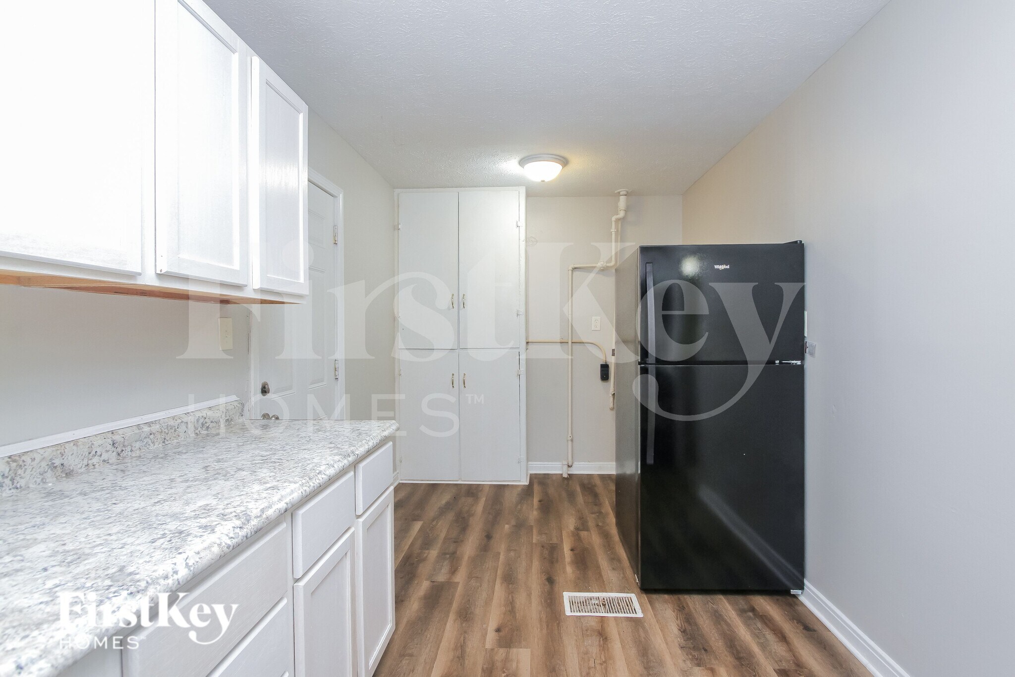 Building Photo - 4905 Barlow Dr