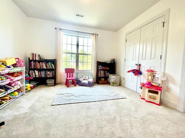 Building Photo - 5312 Kemmont Dr