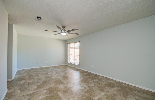 Building Photo - 3605 Kingsway Dr