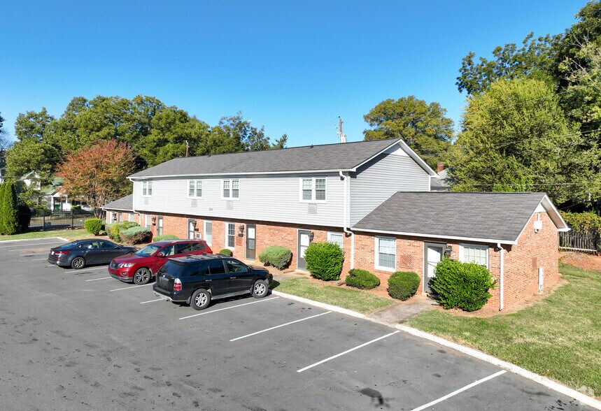 Thompson Place Apartments 322 Clarence St Charlotte NC 28216