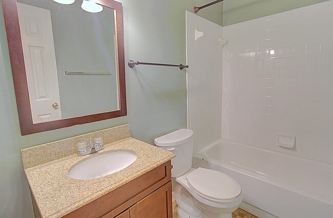 Building Photo - 948 Wedgewood Way