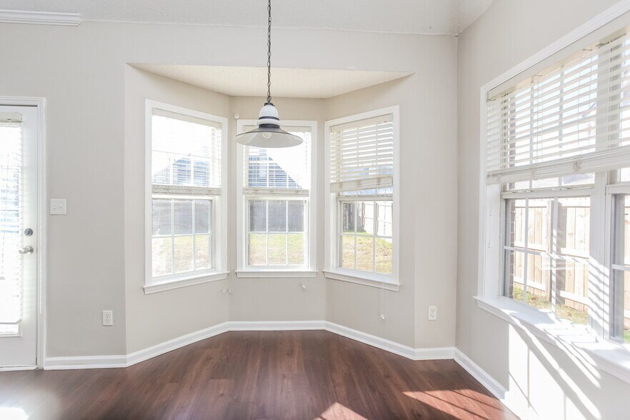 Building Photo - 8249 White Wing Ln