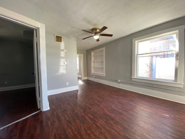 Building Photo - 1-198 1/2 E High St