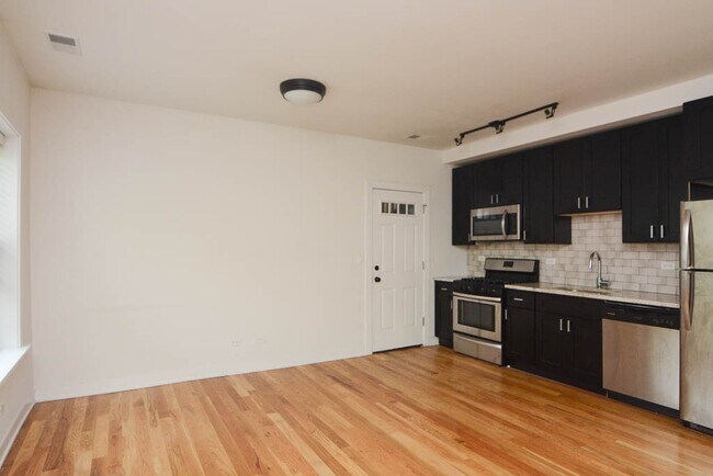 Building Photo - 2206 W Eastwood Ave