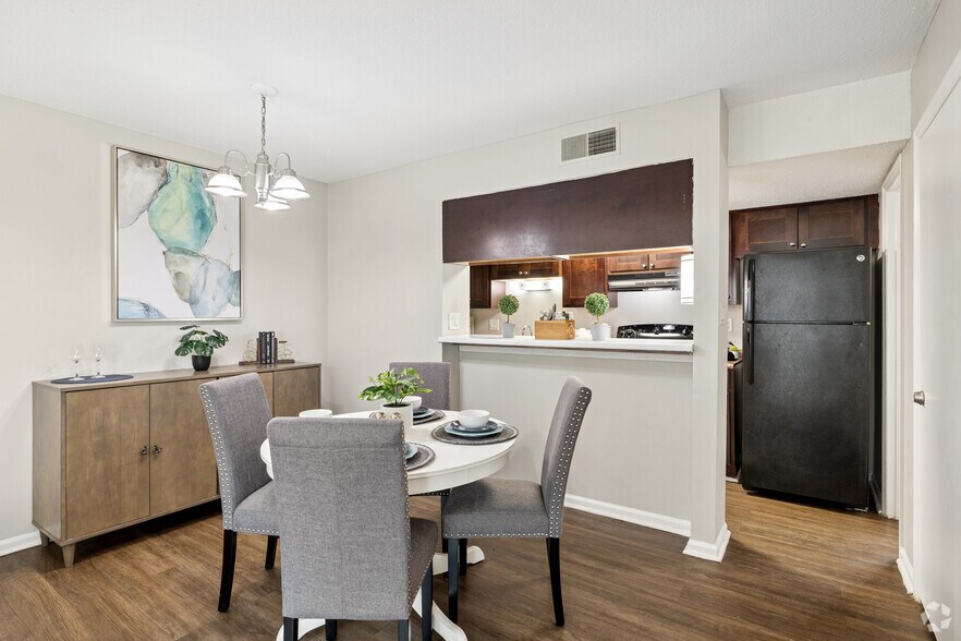 Townhome - 3BR, 2BA - 1,222SF - Dining/Kitchen - Hunters Pointe