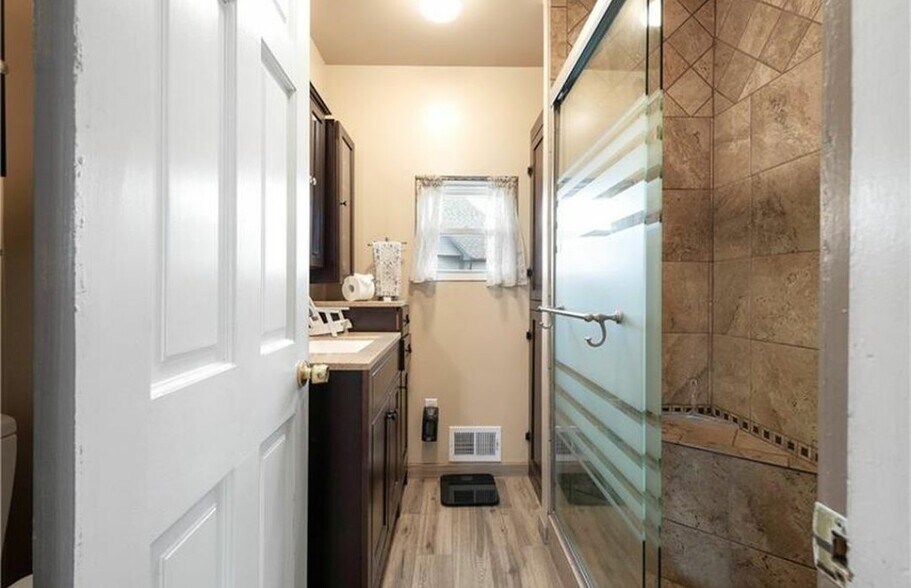 Building Photo - 310 Marsonia St