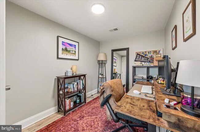 Building Photo - 137 Vassar St