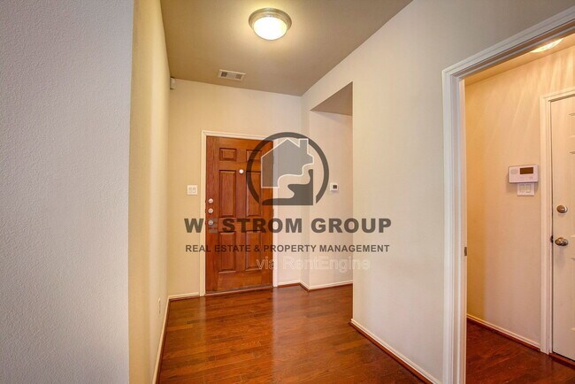 Building Photo - 8821 Highland Orchard Dr