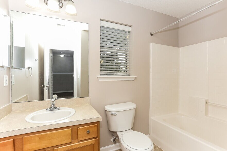 Building Photo - 2836 Cross Creek Dr