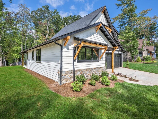 Building Photo - 17 Ashe Park Cir