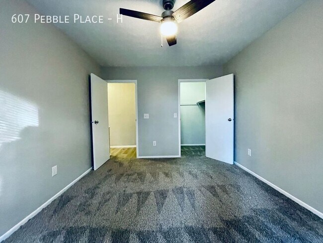 Building Photo - 607 Pebble Pl Dr