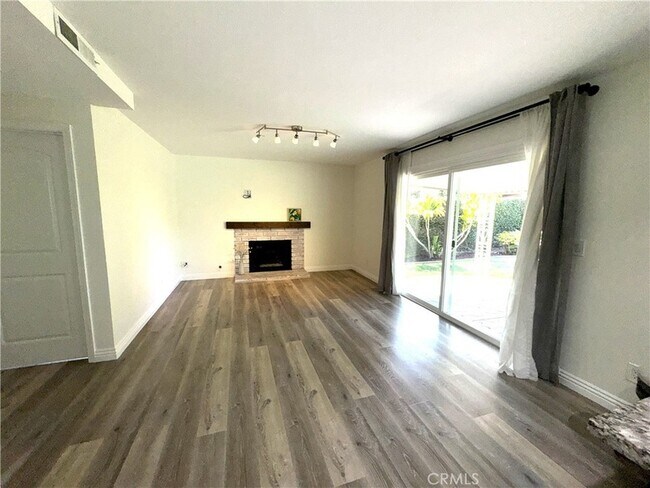 Building Photo - 6911 Laurelhurst Dr