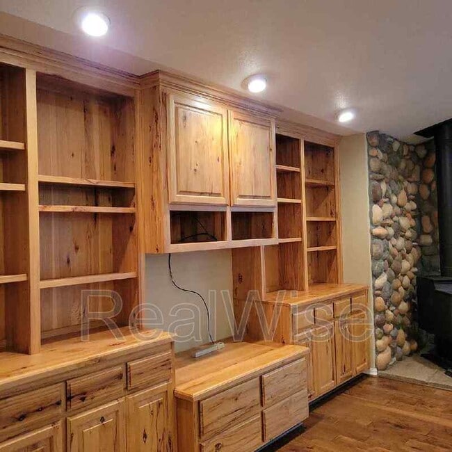 Building Photo - 373 Donet Ln