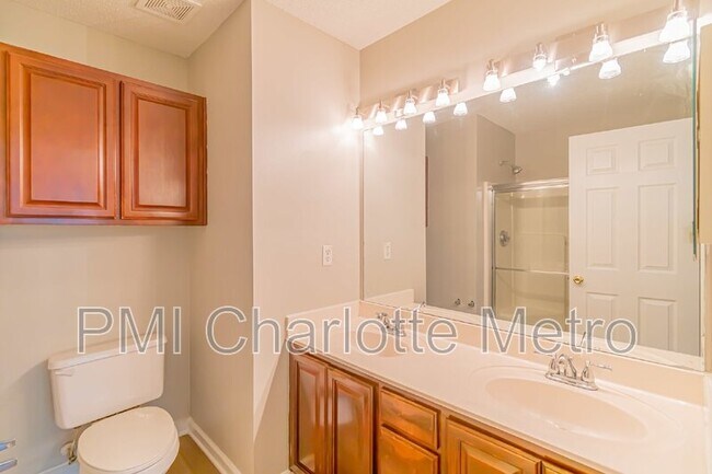 Building Photo - 8289 Christmas Ct