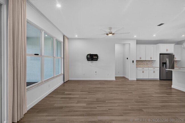 Building Photo - 13621 SW Bally Dr