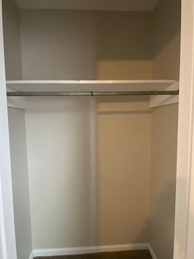 Building Photo - Move In Ready!!