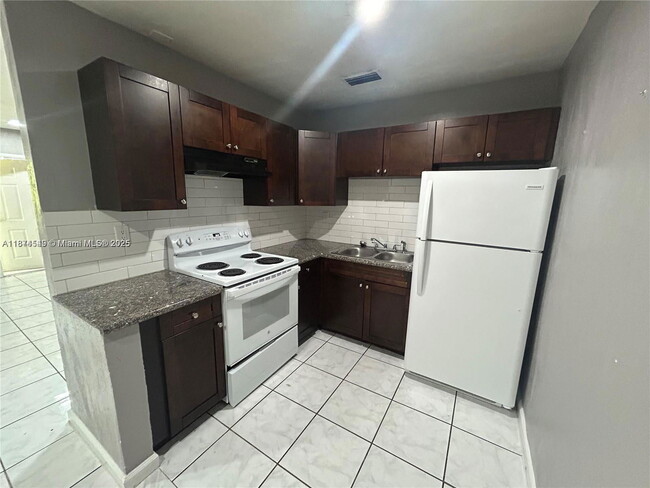 Building Photo - 5321 NW 21st Ct