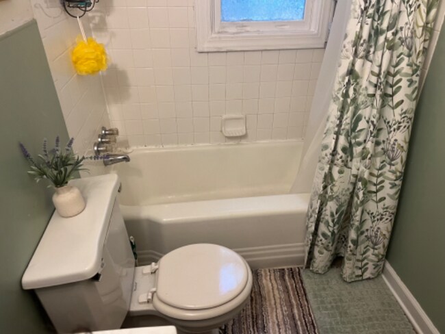 Building Photo - 11 Davie Cir