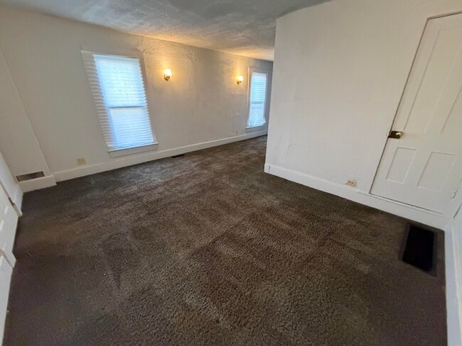 Building Photo - 608 Seminary-W