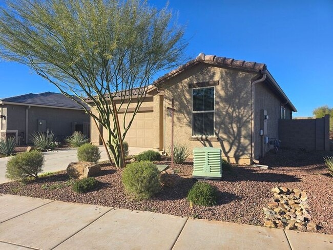Building Photo - 3 Bedroom/ 2 Bath Red Rock Oasis