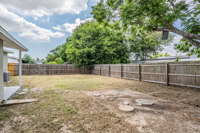 Building Photo - 7018 Sarvis St
