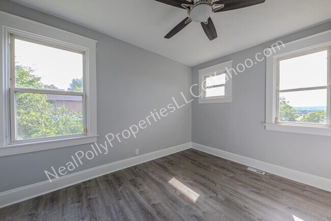 Building Photo - 1795 Kahn Avenue