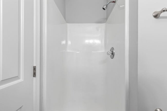 Building Photo - Master Suite with Balcony!!! Completely remodeled 2 level townhome close to the beaches of Surfside!