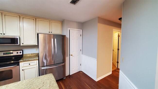 Building Photo - 4914 Ballygar Dr