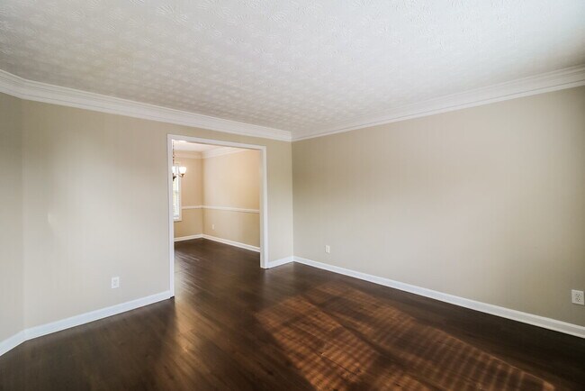 Building Photo - 1122 Cameron Rd