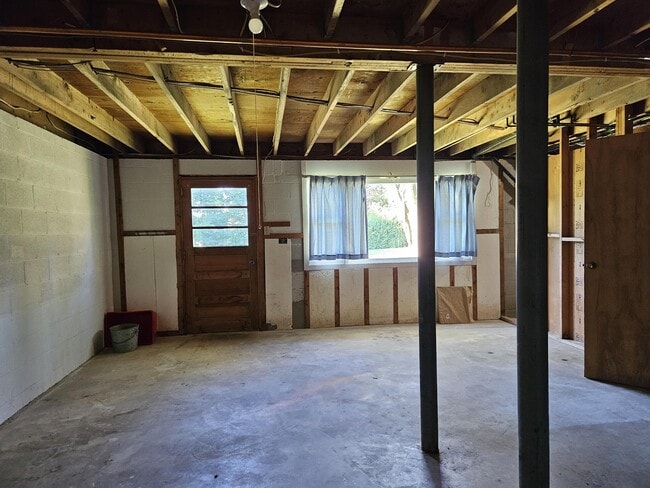 Building Photo - 135 Nittany St