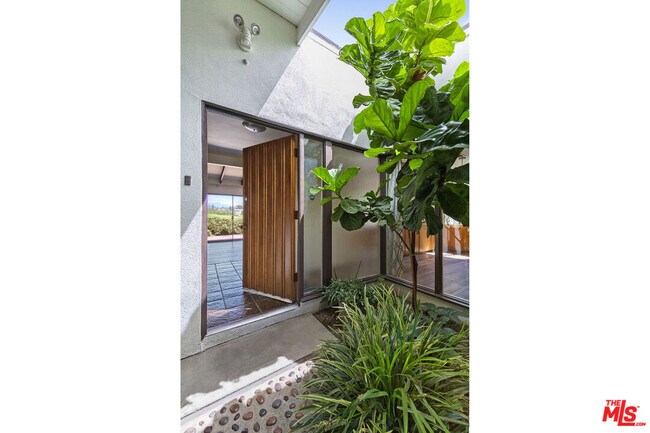 Building Photo - 3582 Verdugo Vista Terrace